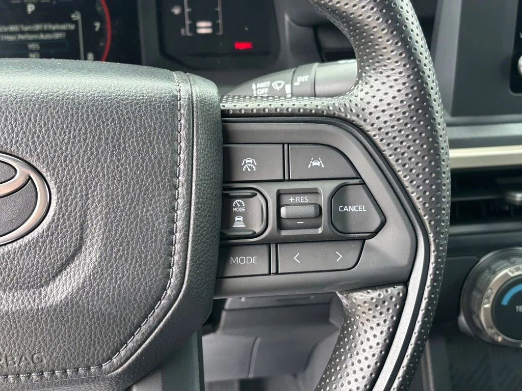 2025 Toyota Tacoma SR5 - Photo 38