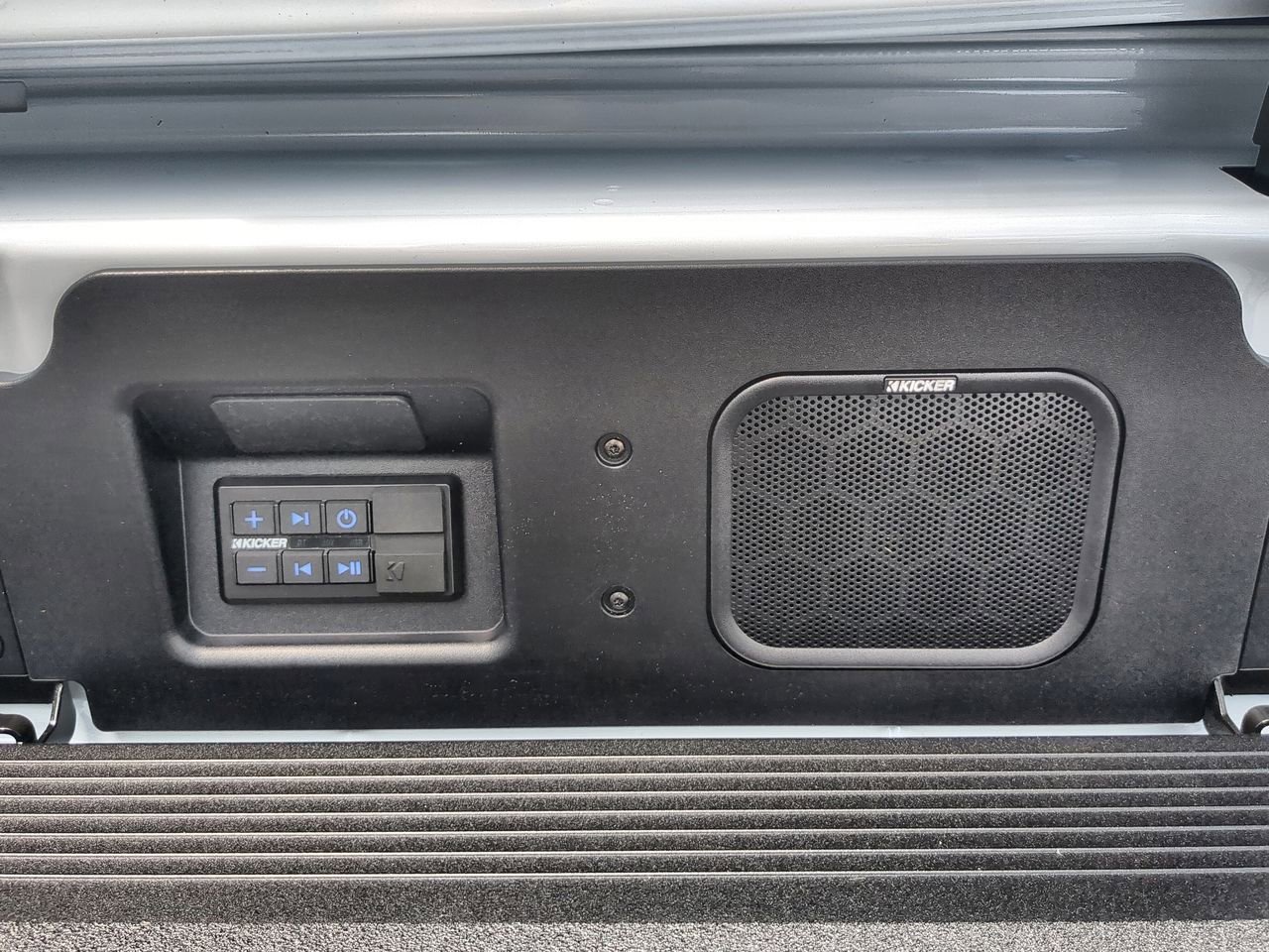 New 2026 Glacier White Tricoat GMC Denali Ultimate image 36