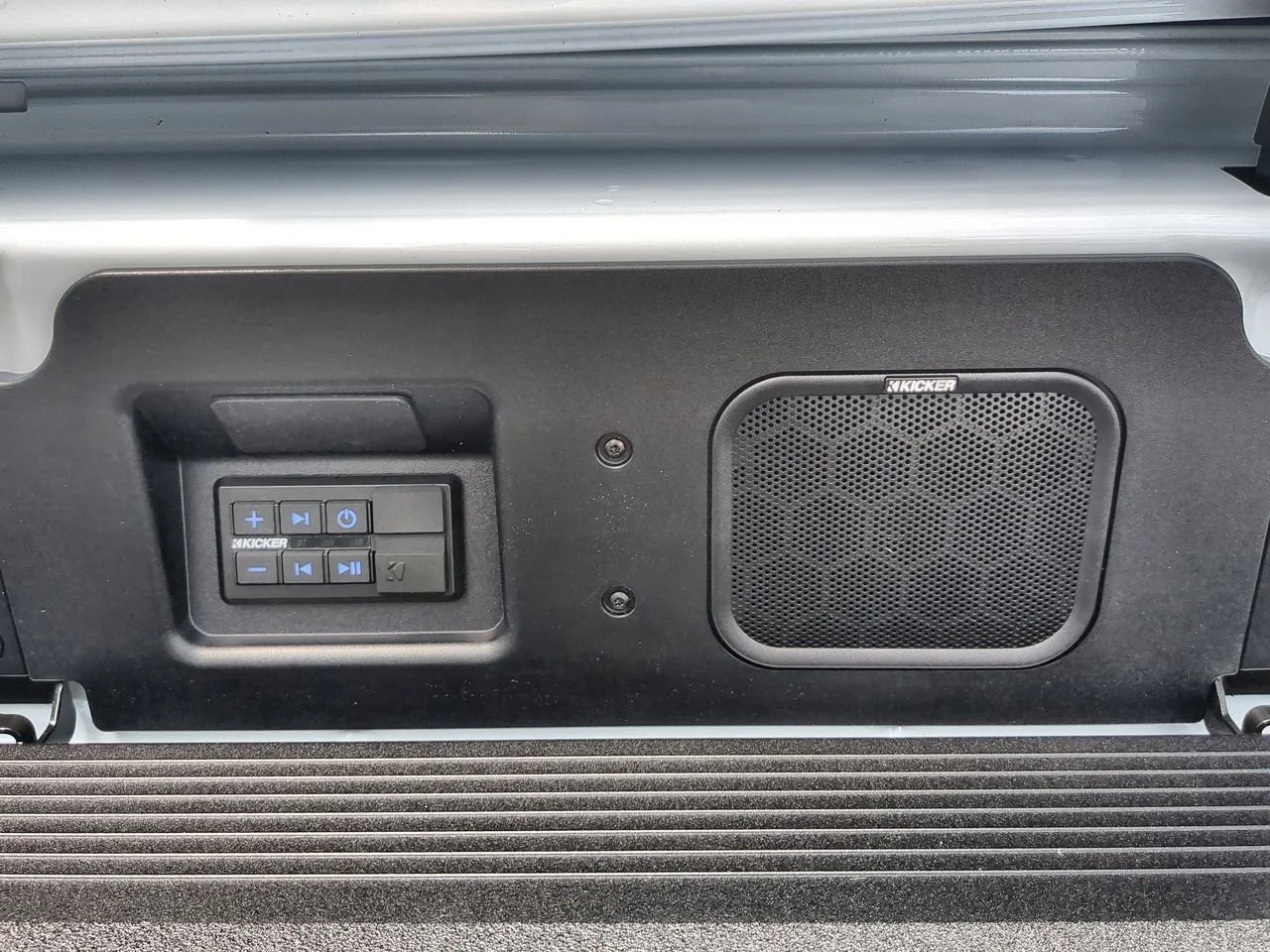 New 2026 Glacier White Tricoat GMC Denali Ultimate image 36