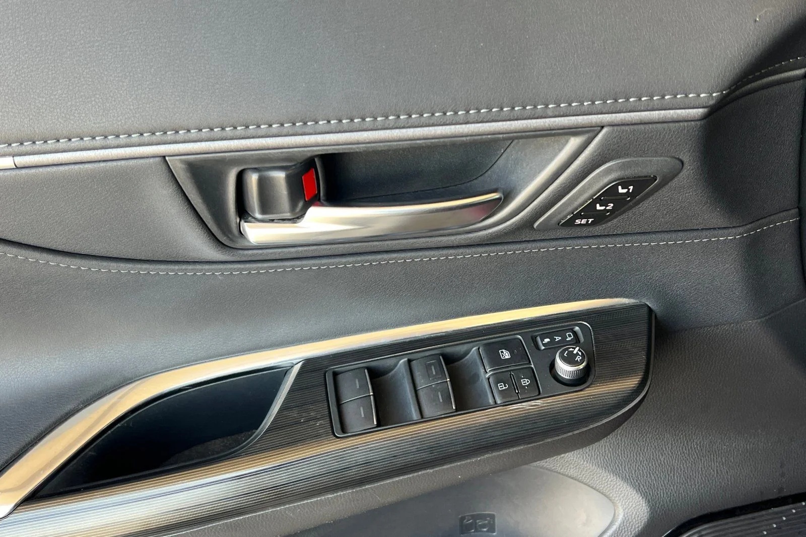 Used 2021 Red Toyota XLE image 11