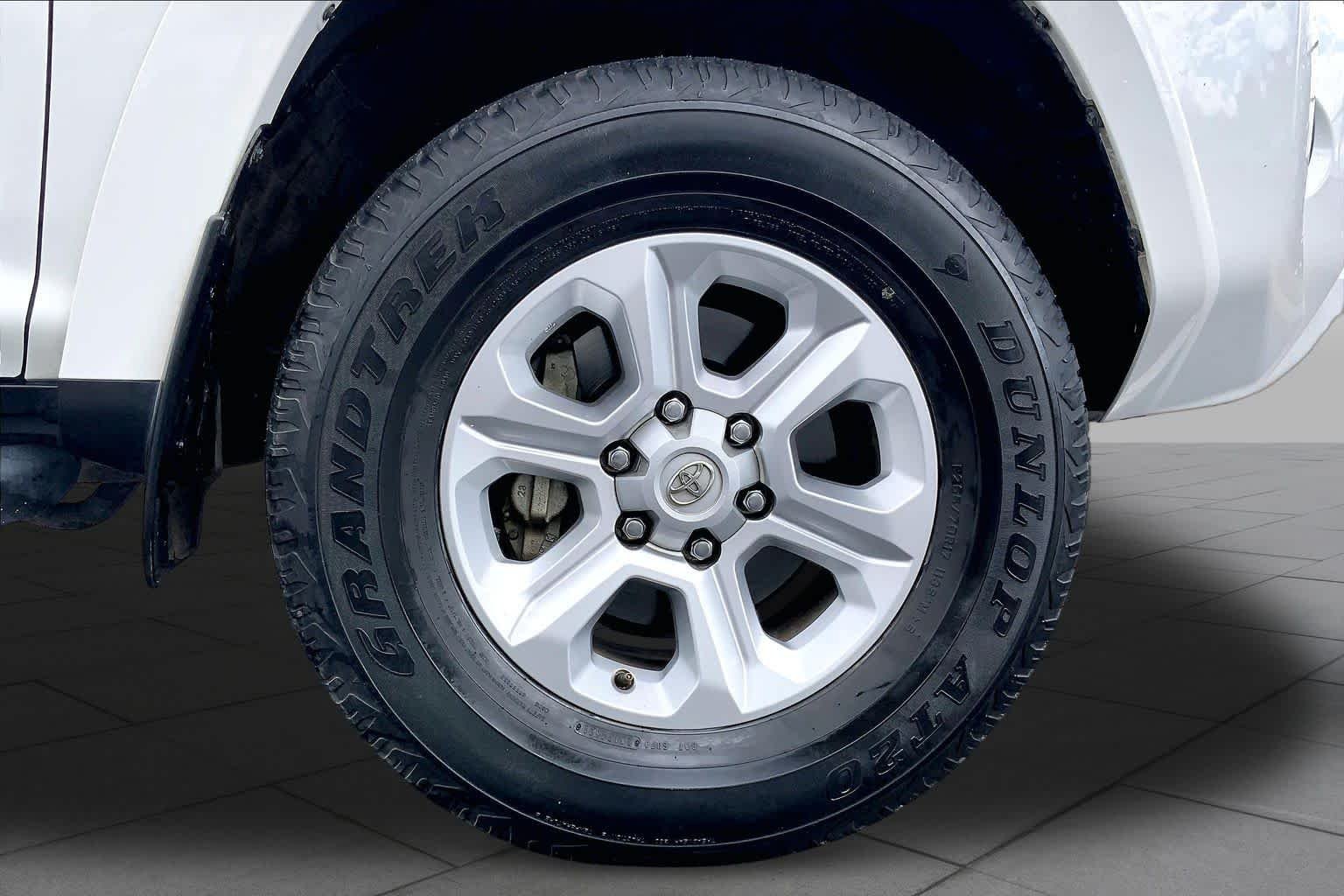 Used 2022 White Toyota SR5 Premium image 11