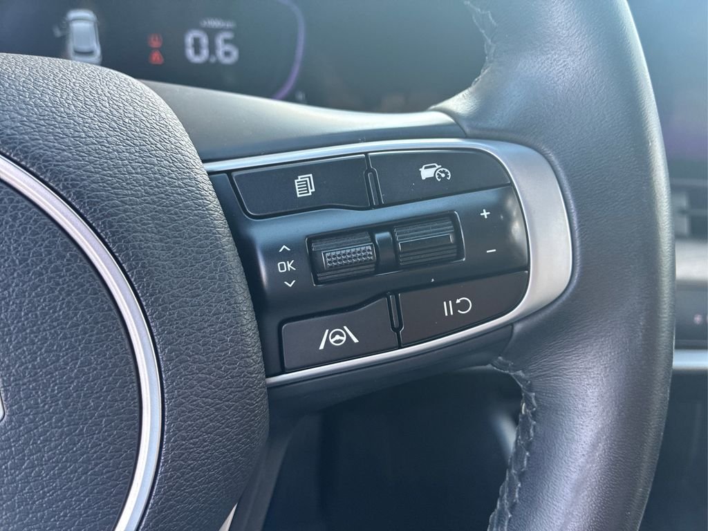 Used 2024 Wolf Gray Kia X-Line image 30