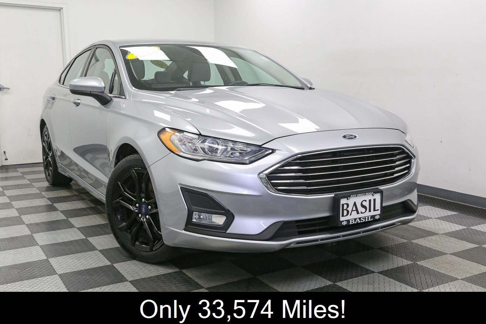 Used 2020 Iconic Silver Ford SE image 2