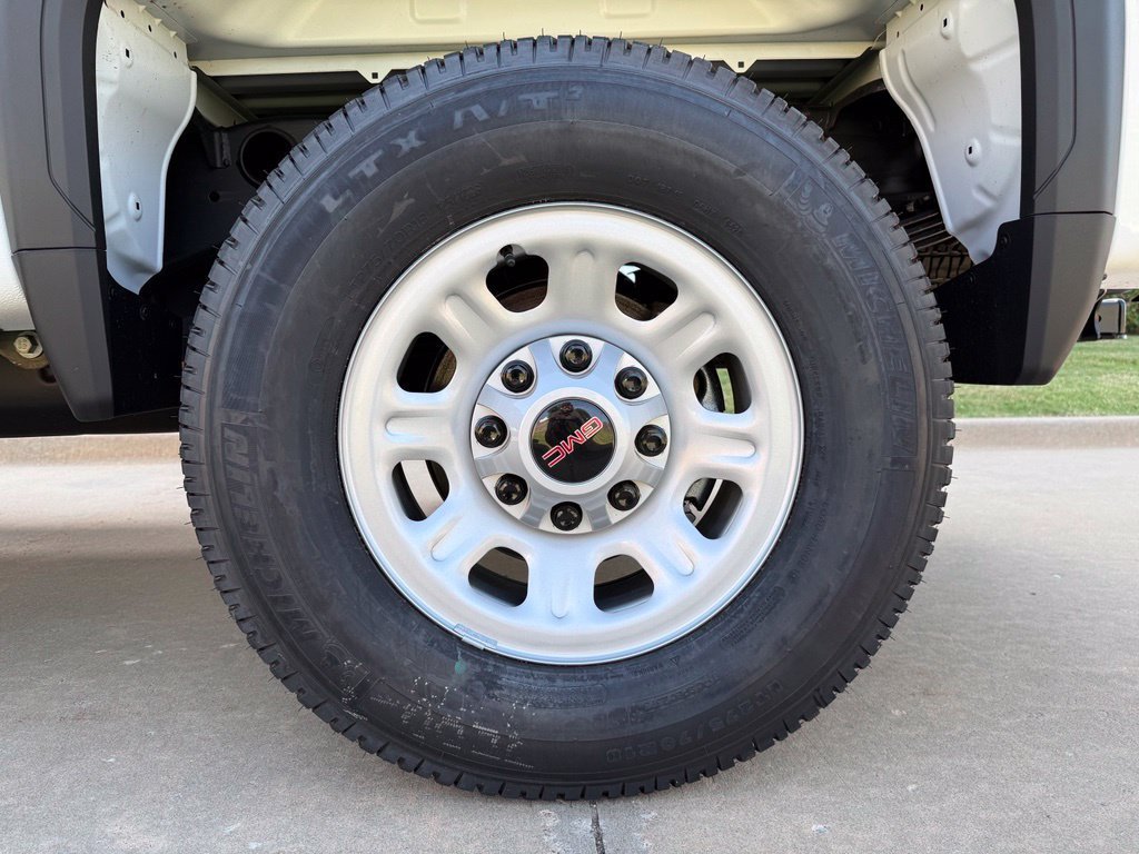 New 2026 Summit White GMC Pro image 9