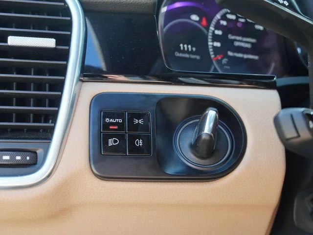 Used 2020  Porsche Base image 23