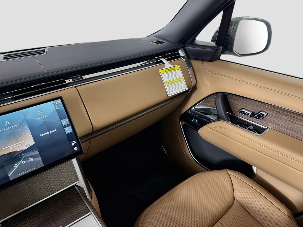 New 2026 Eiger Grey Land Rover SE image 25