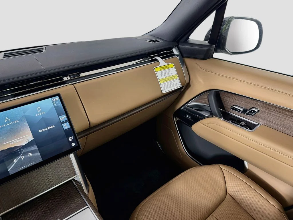 New 2026 Eiger Grey Land Rover SE image 25