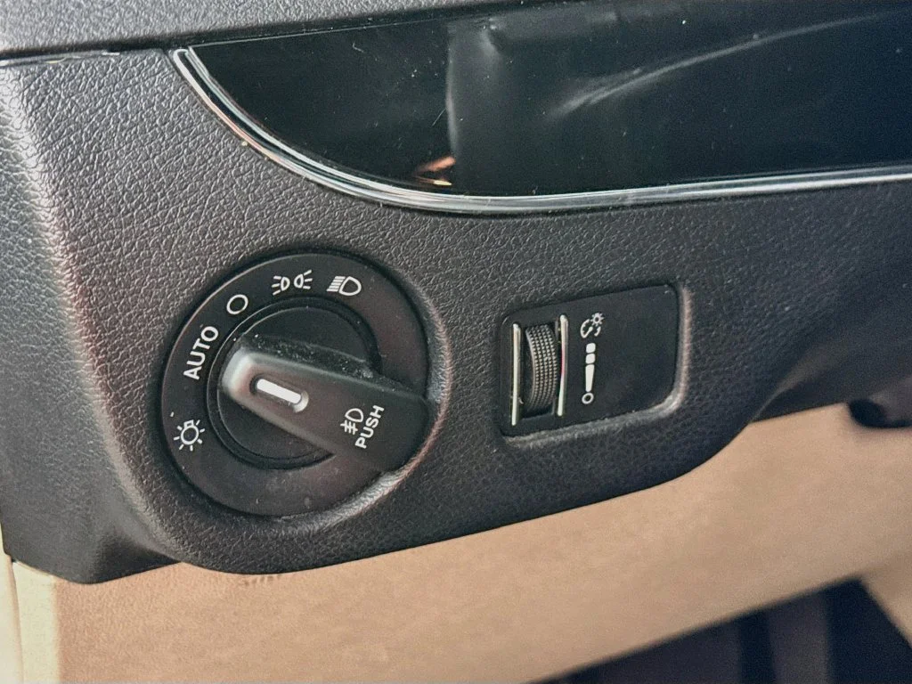 Used 2017 Red Dodge SXT image 10