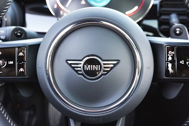 Used 2023  MINI Base image 33