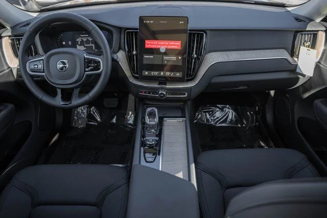 2026 Volvo XC60 Plus - Photo 19