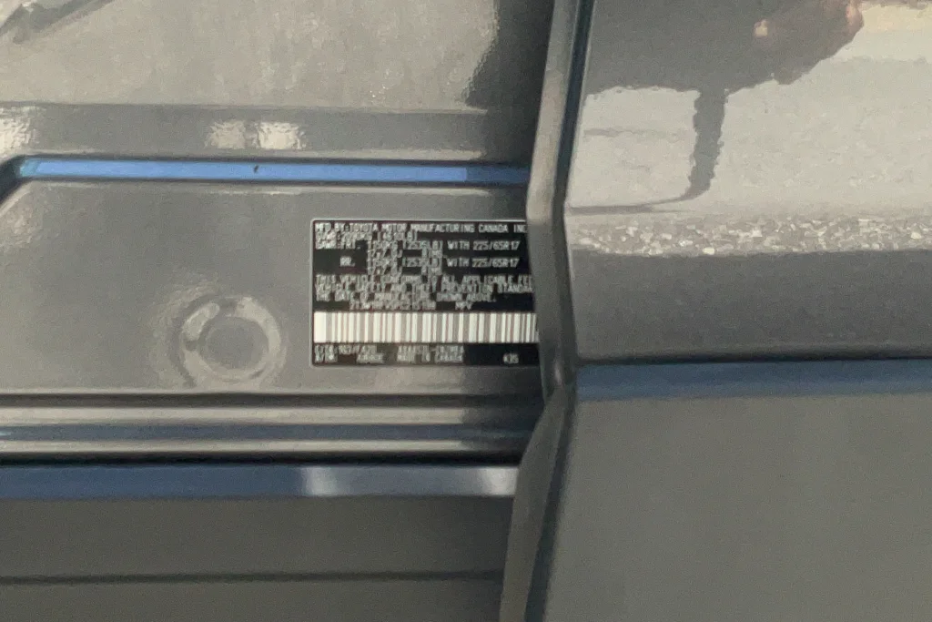 2023 Toyota RAV4 XLE - Photo 25