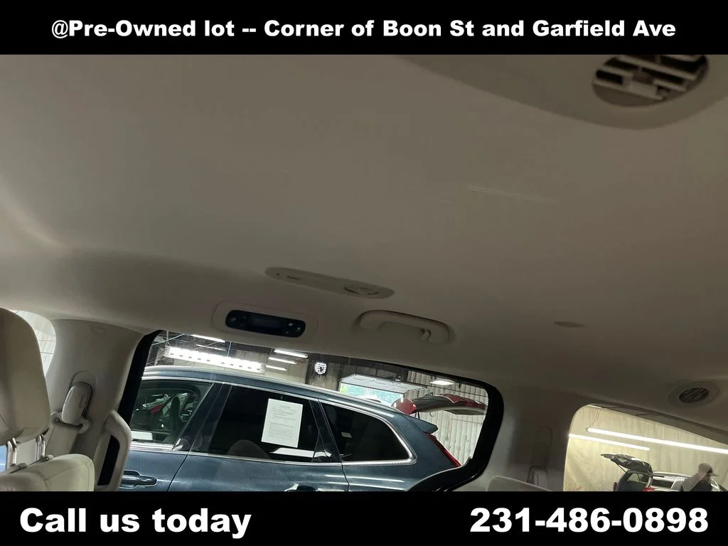Used 2017 Blue Chrysler LX image 13