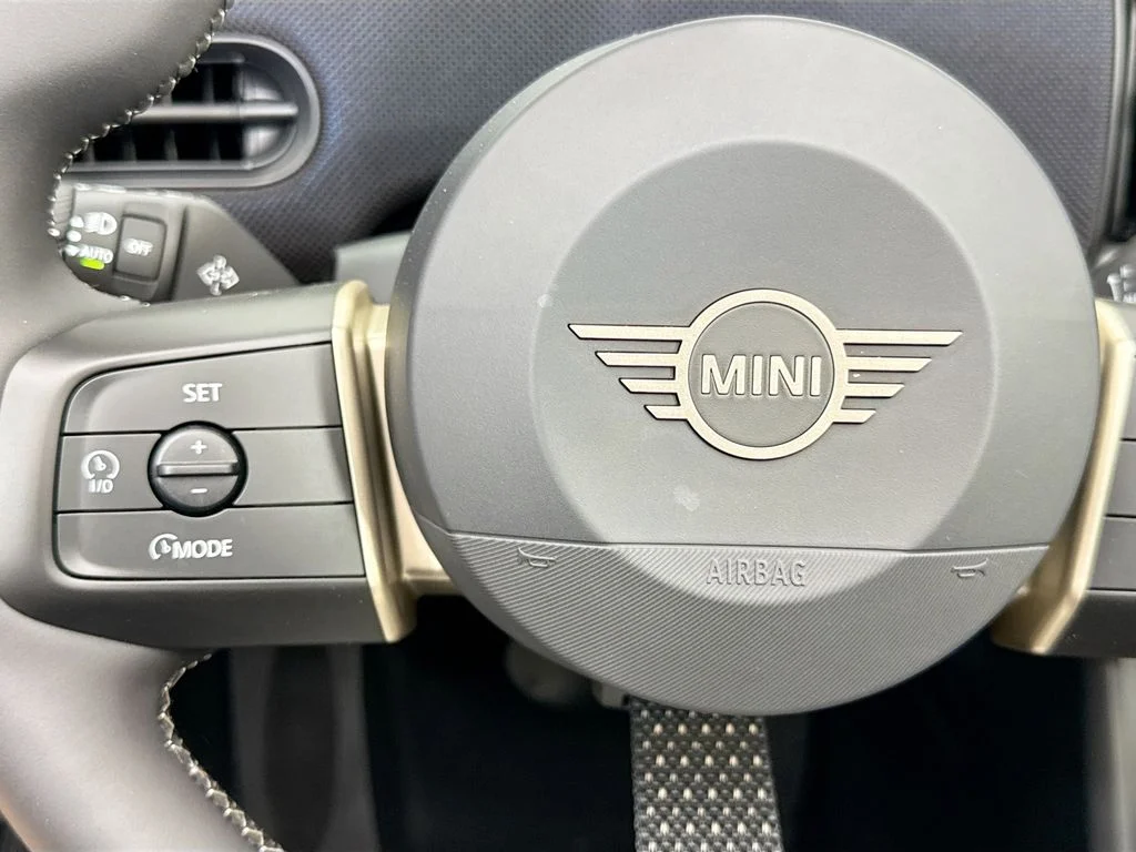 New 2026 Nanuq White Metallic MINI Signature Plus image 11