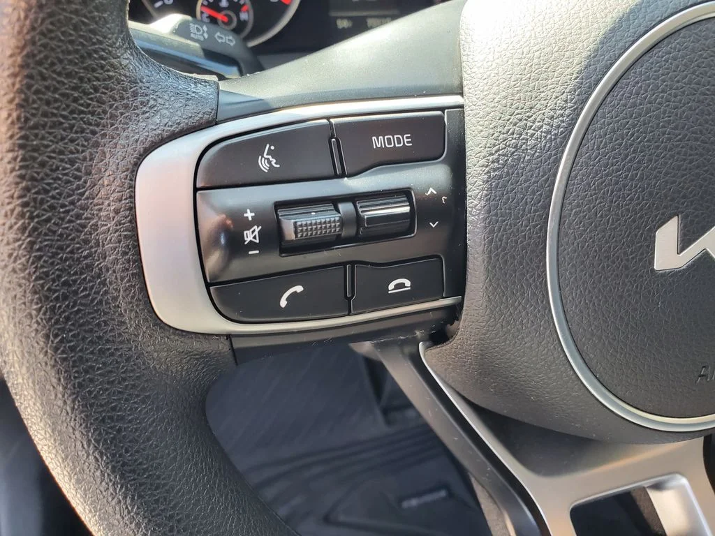 Used 2023 Black Kia LXS image 13