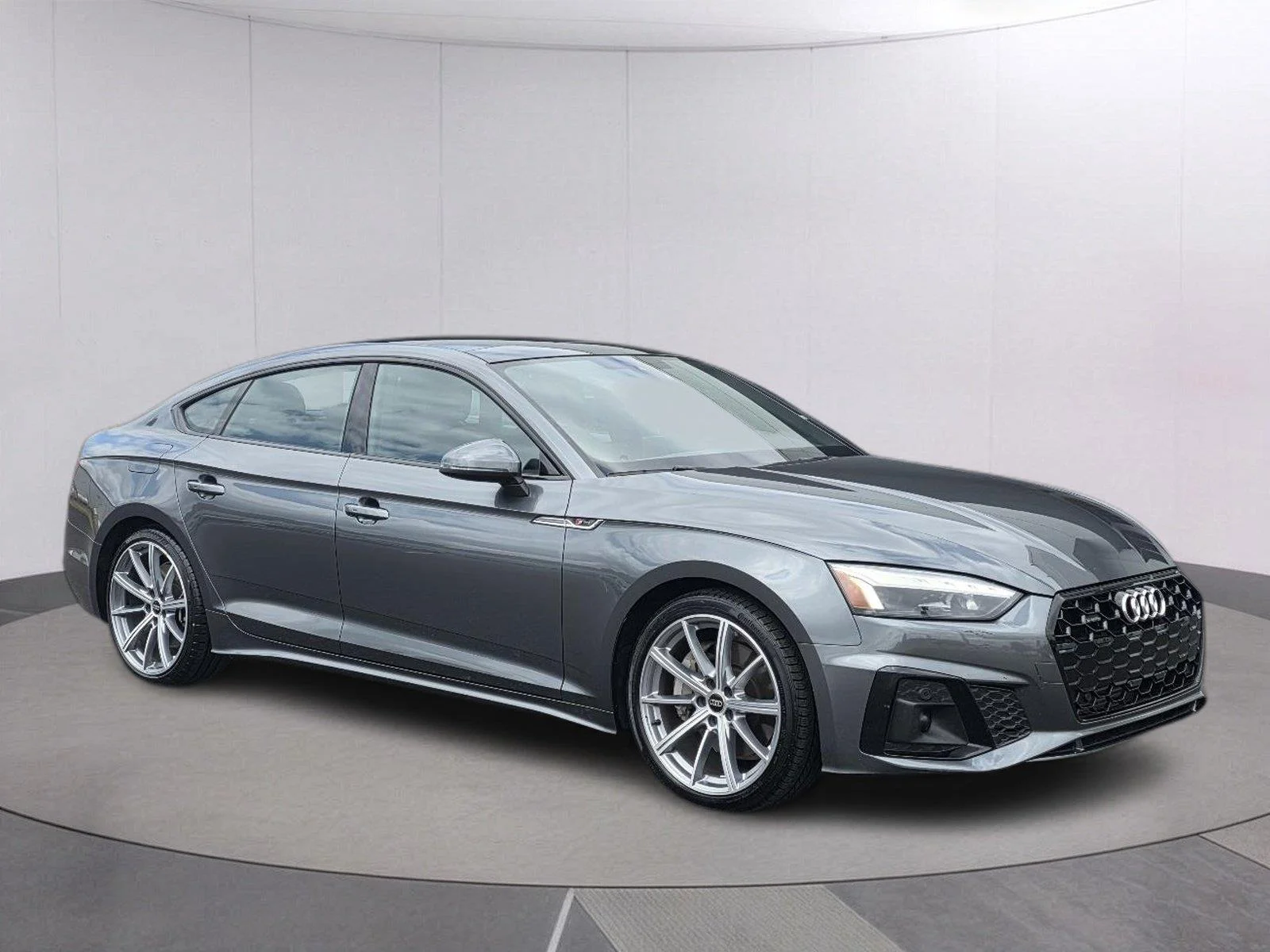 Used 2025  Audi S line Premium image 3