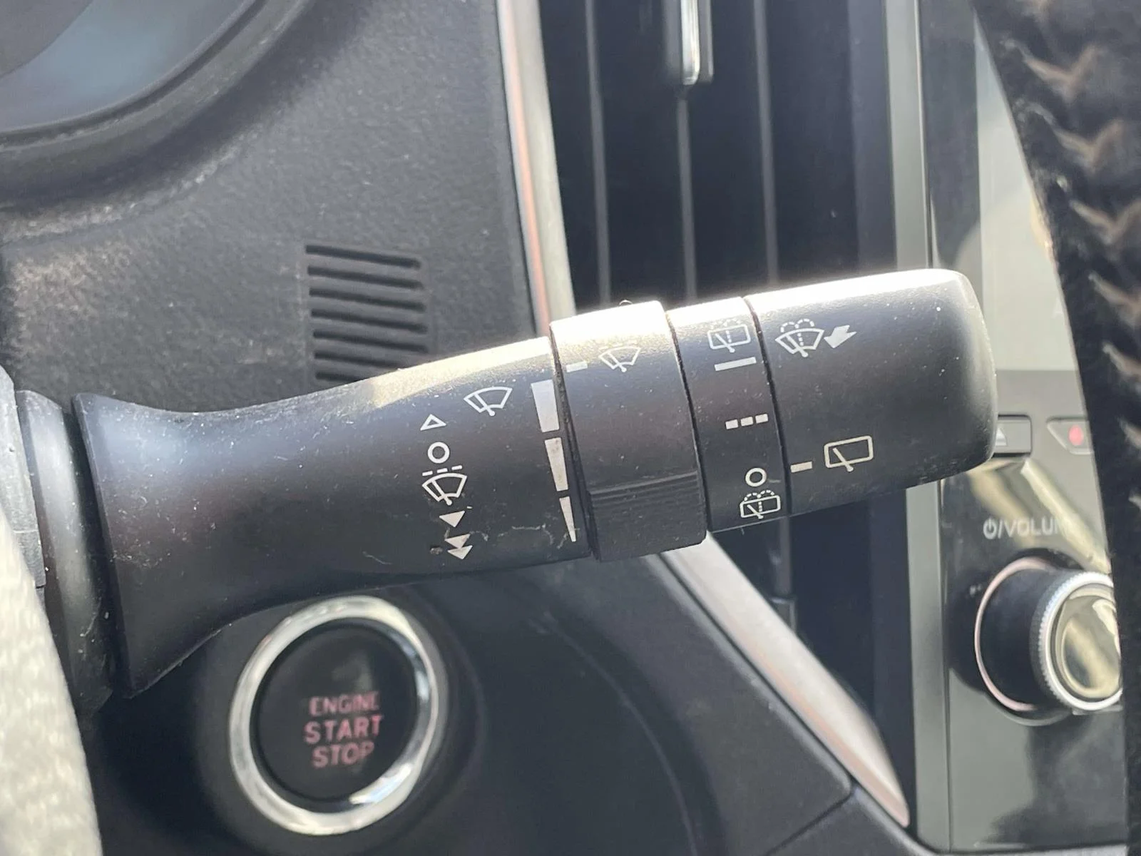 Used 2020 Ice Silver Metallic Subaru Limited image 14