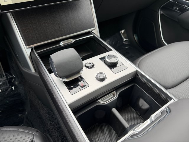 New 2027 Fuji White Land Rover SE image 19