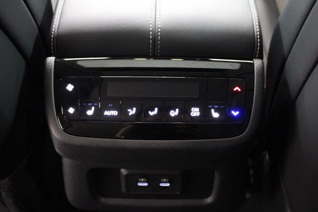 Certified Used 2026 White INFINITI LUXE image 37