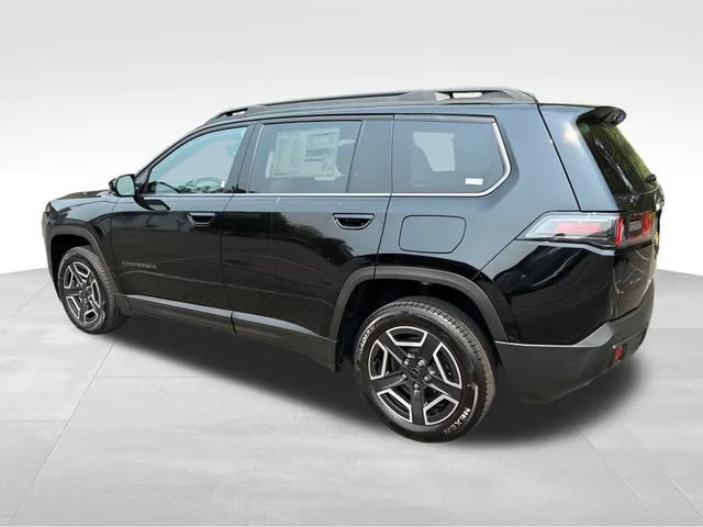 New 2026 Diamond Black Crystal Pearlcoat Jeep Limited image 5