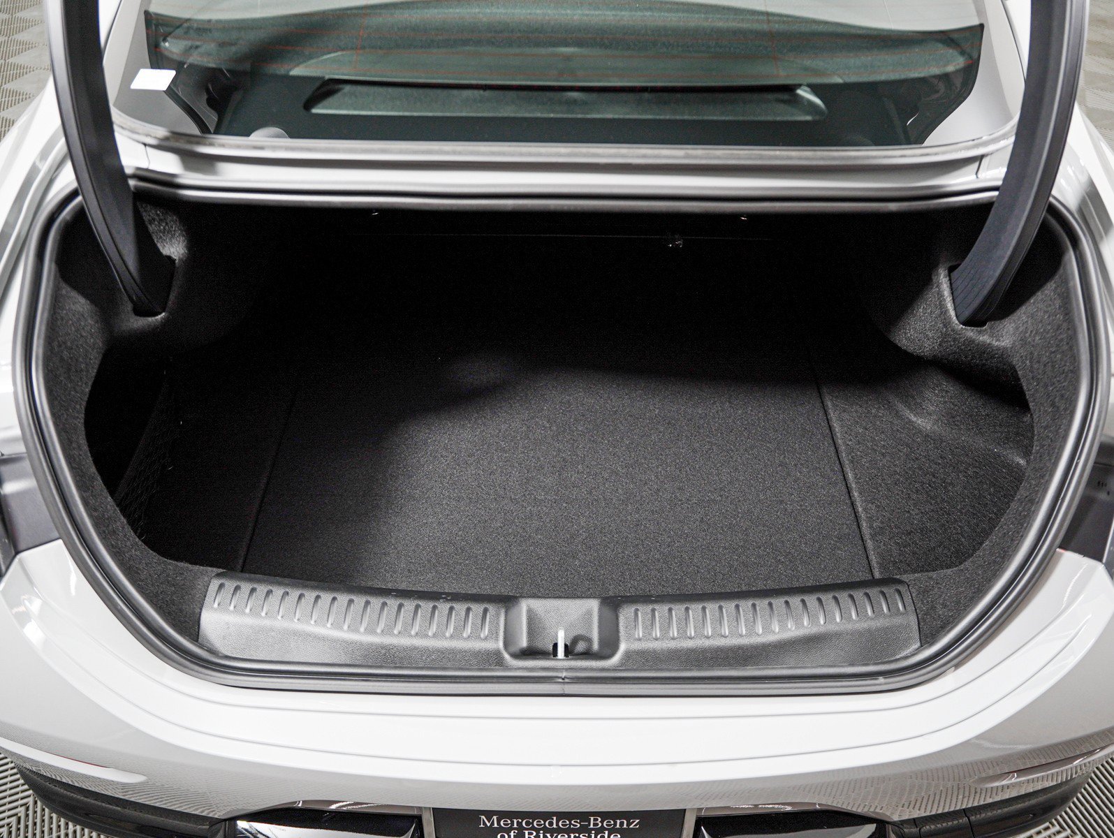 New 2027 MANUFAKTUR Alpine Grey Mercedes-Benz CLA 220 image 10
