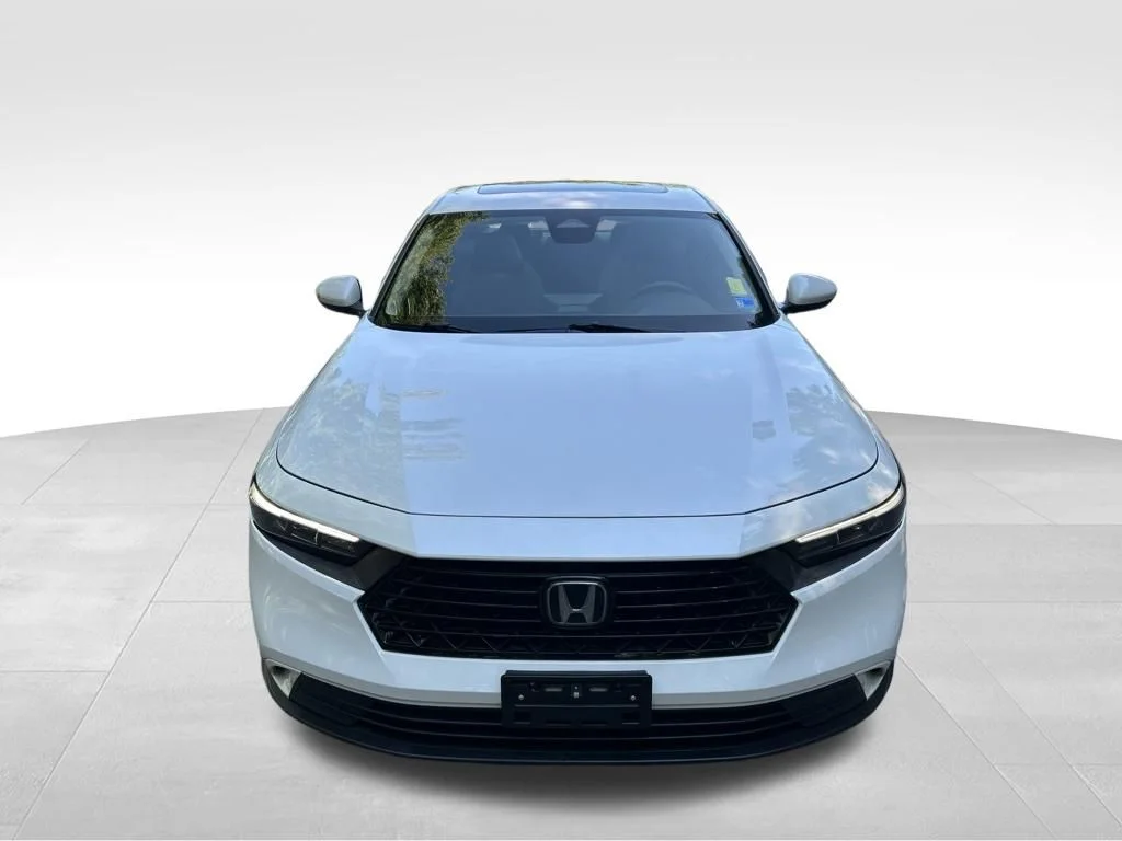 Used 2023 White Honda EX image 8