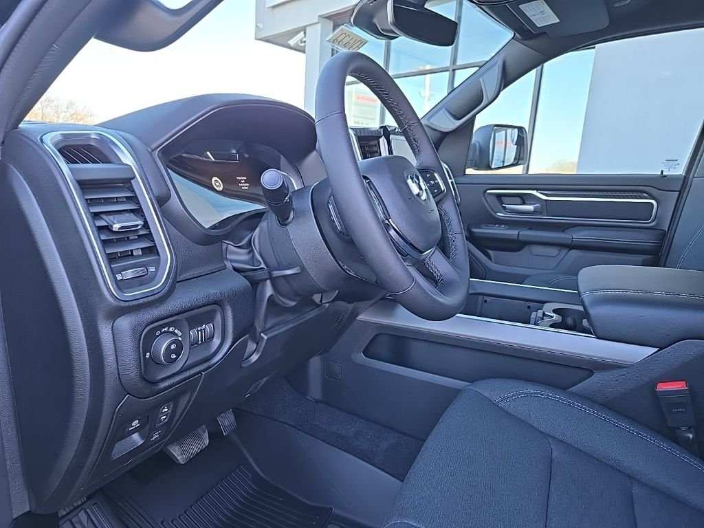 New 2026 Diamond Black Crystal Pearl-Coat Exterior Paint RAM Big Horn/Lone Star image 42