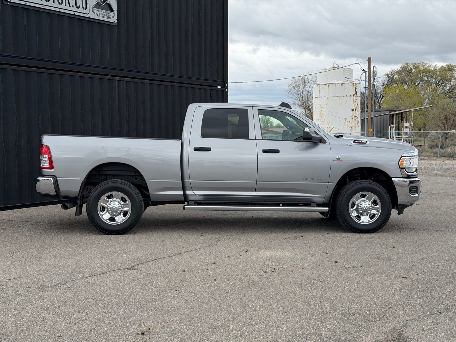 View vehicle photo 6