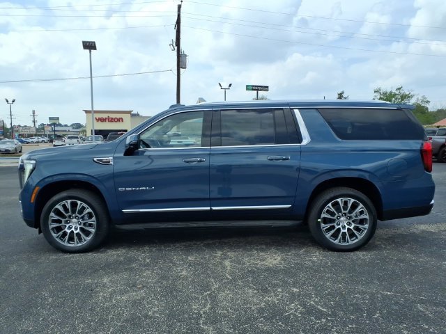 2026 GMC Yukon XL Denali - Photo 8
