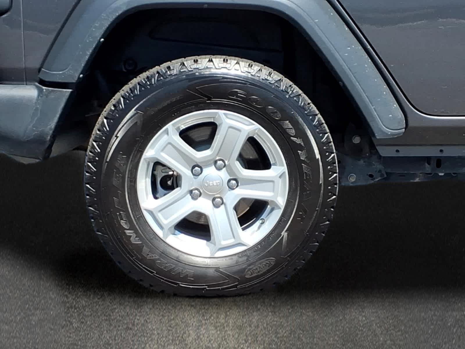 Used 2023 Granite Crystal Metallic Clearcoat Jeep Sport S image 3