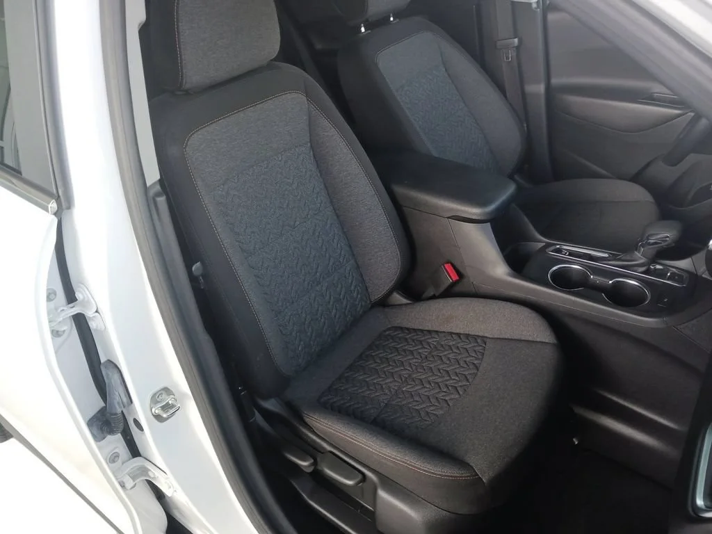 Used 2024 Summit White Chevrolet LT image 27