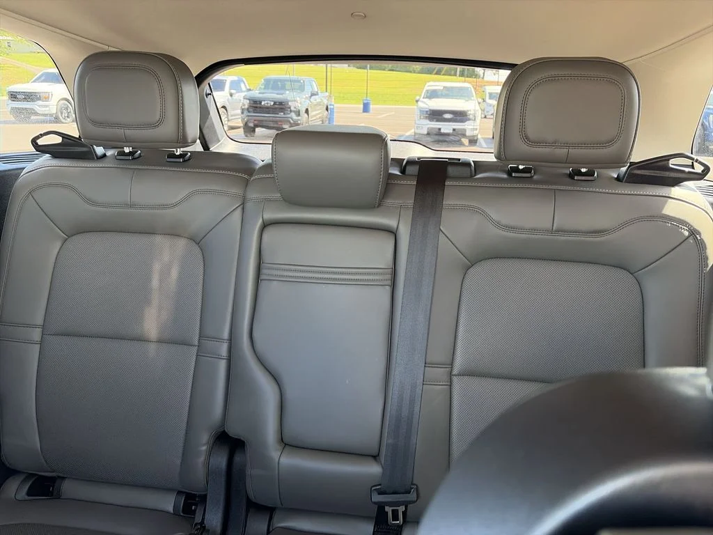 Used 2023 White Lincoln Standard image 23