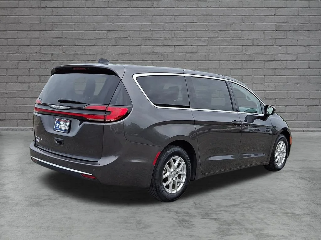 Used 2023 Granite Crystal Metallic Clearcoat Chrysler Touring L image 12