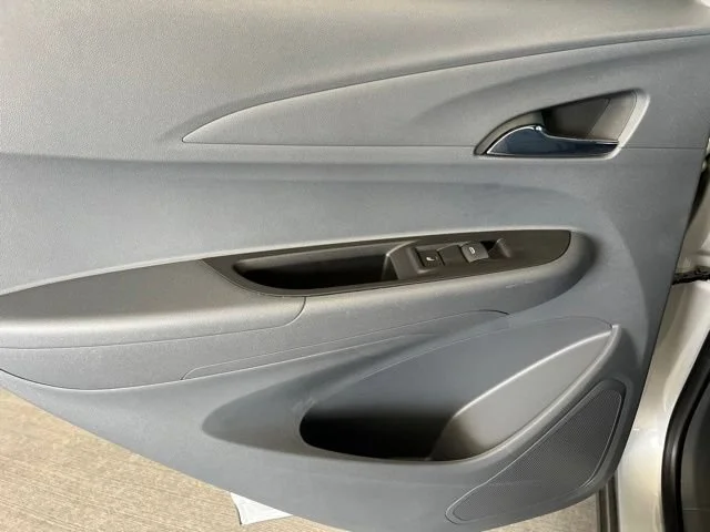 Used 2021 Silver Ice Metallic Chevrolet Premier image 46