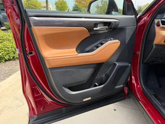 New 2026 Ruby Flare Pearl Toyota Platinum image 10
