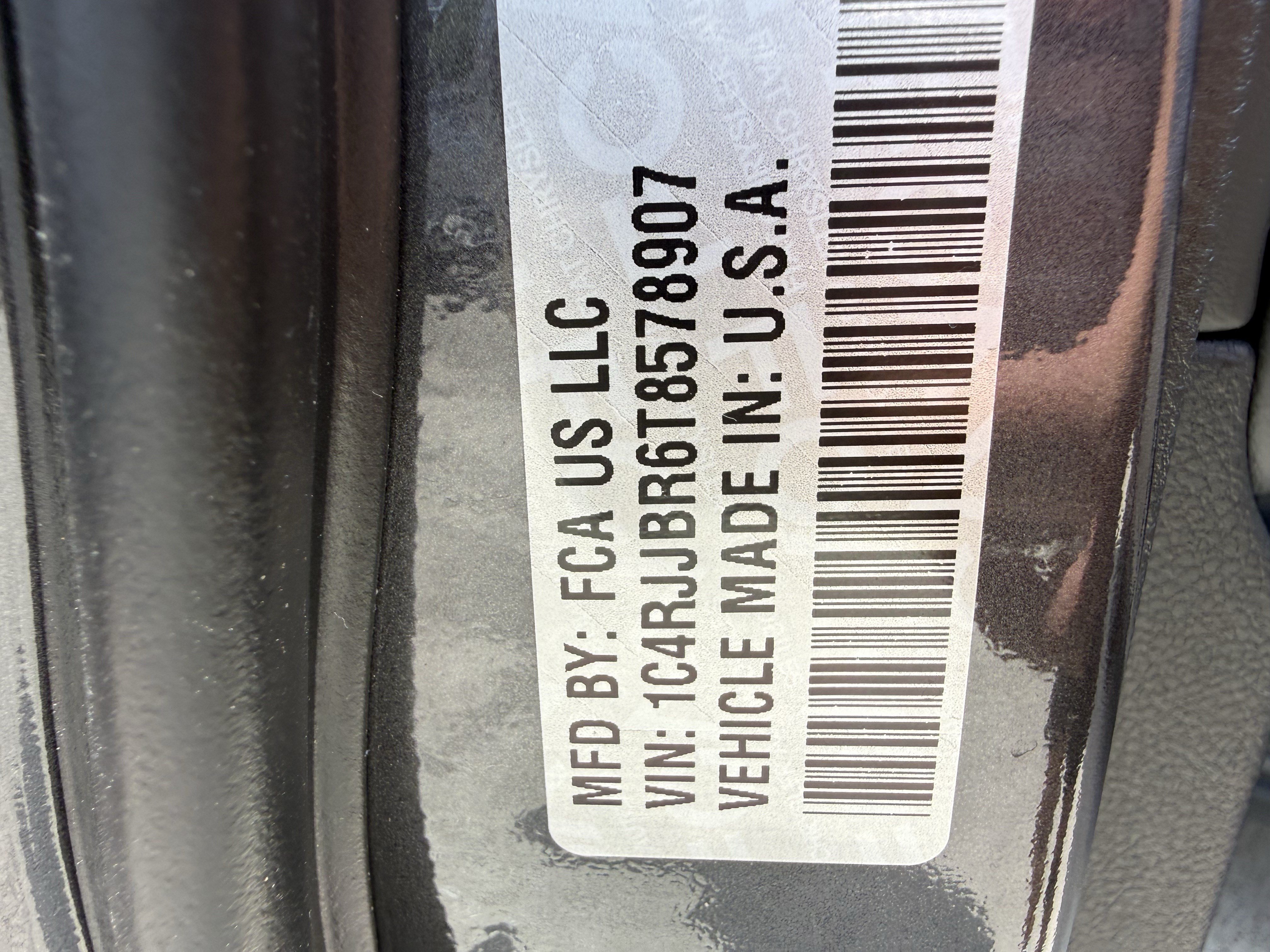 New 2026 Baltic Gray Metallic Clear-Coat Exterior Paint Jeep Limited image 18