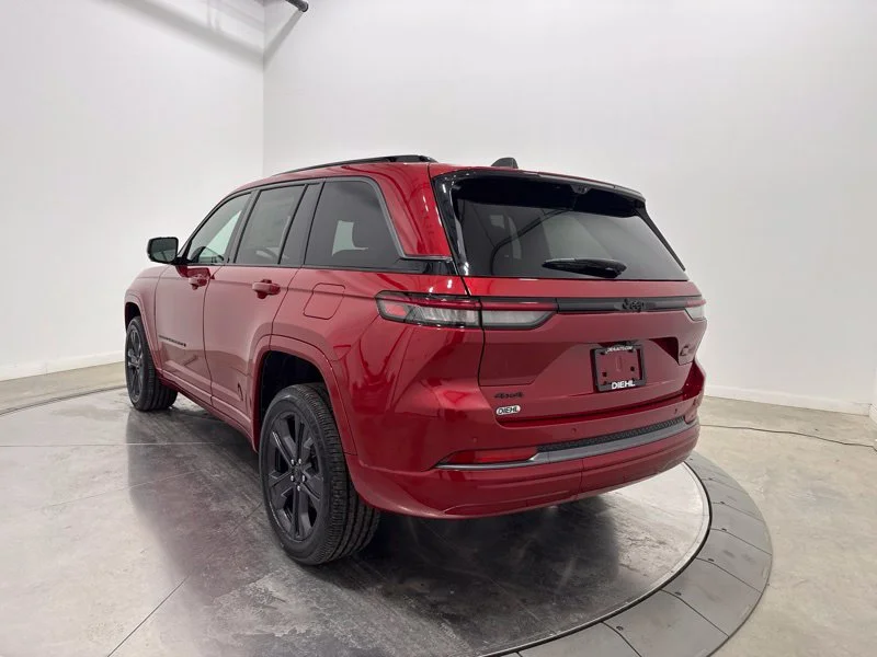 New 2027 Red Hot Pearlcoat Jeep Limited Reserve image 5