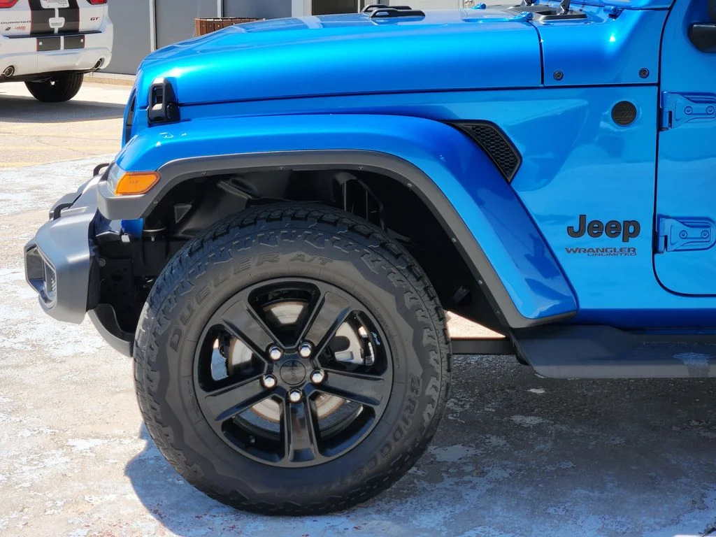 Used 2022 Hydro Blue Pearlcoat Jeep Unlimited Sahara Altitude image 9