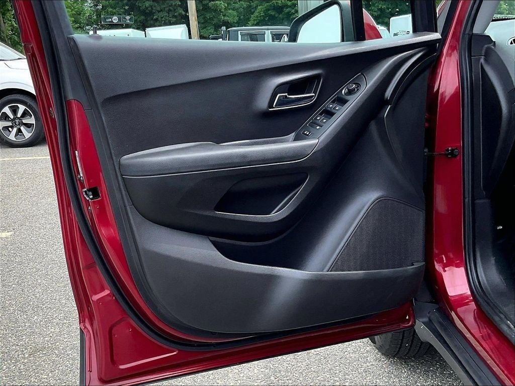 Used 2018 Red Chevrolet LT image 9