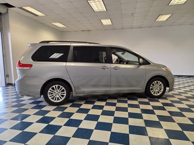 Used 2013 Silver Toyota XLE image 7