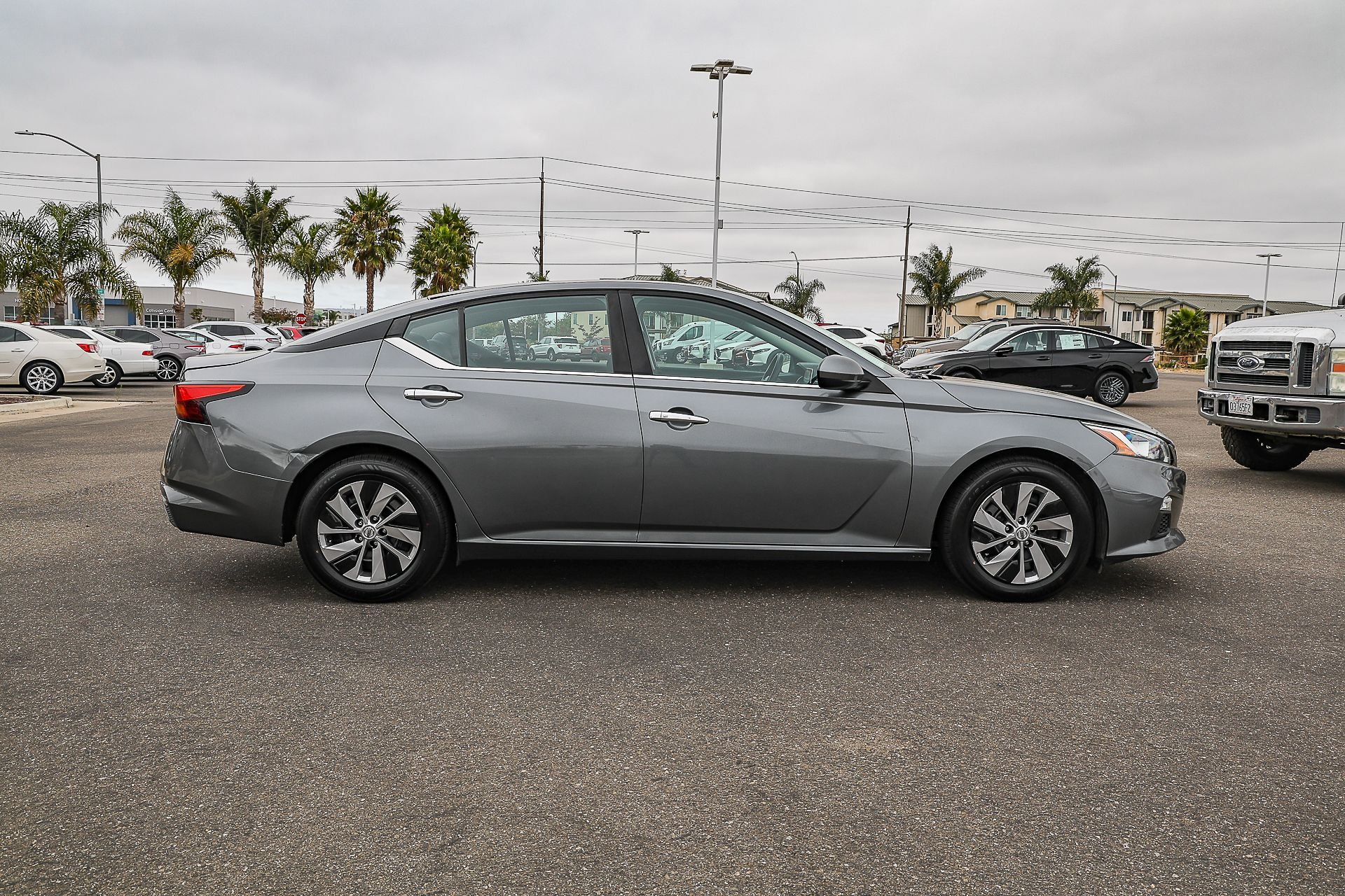 Used 2020 Gray Nissan 2.5 S image 3