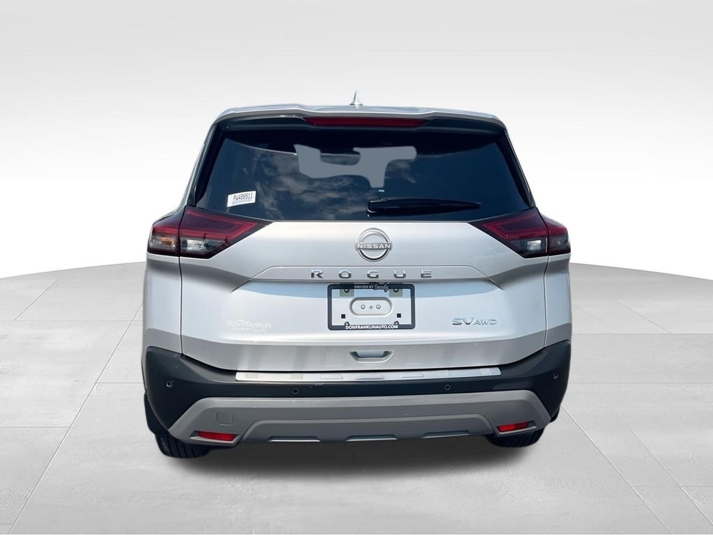 Used 2023 Silver Nissan SV image 7