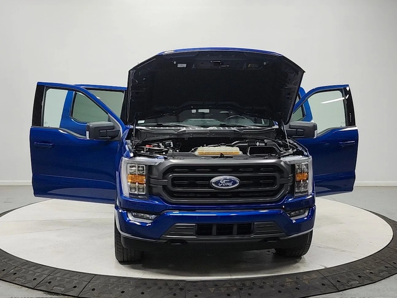 Used 2023 Blue Ford XLT image 10