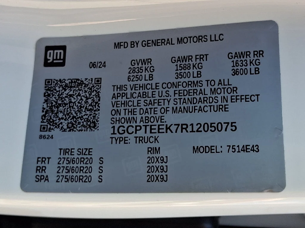 Used 2024 Summit White Chevrolet Trail Boss image 28