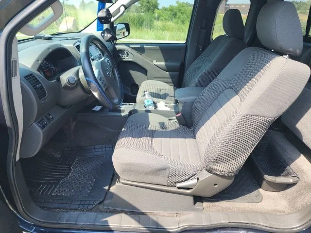 Used 2016 Blue Nissan SV image 9