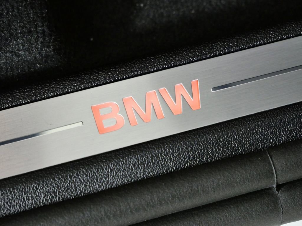 Used 2026 Mineral White Metallic BMW xDrive40i image 24