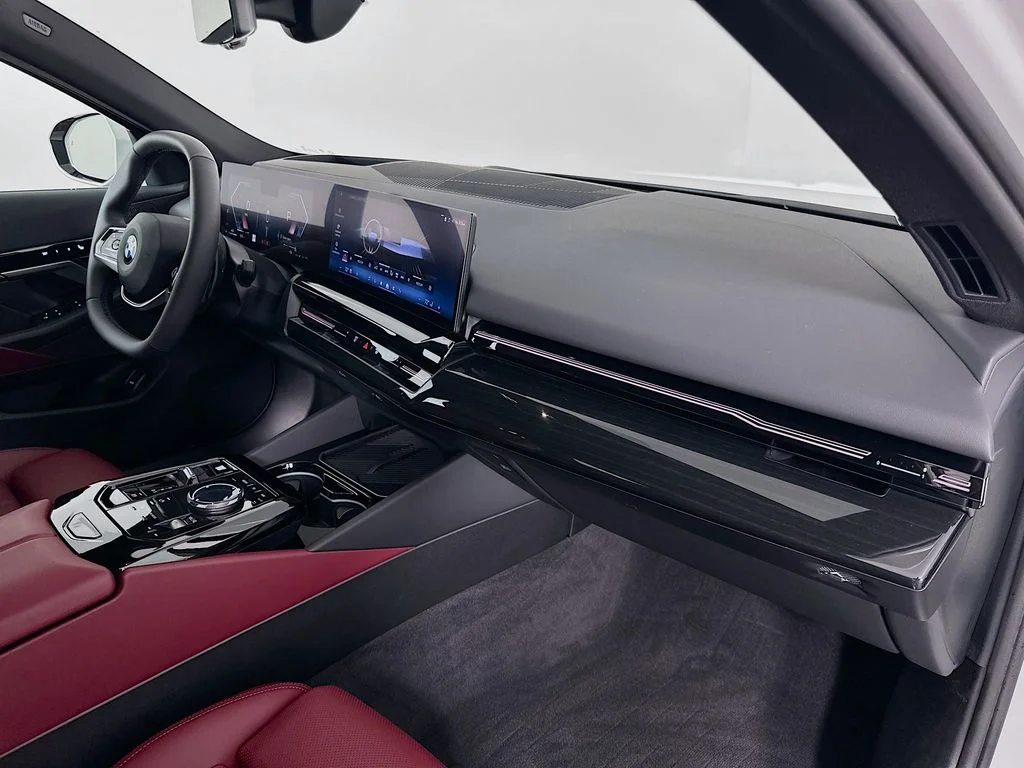 2025 BMW 5 Series 530i - Photo 30