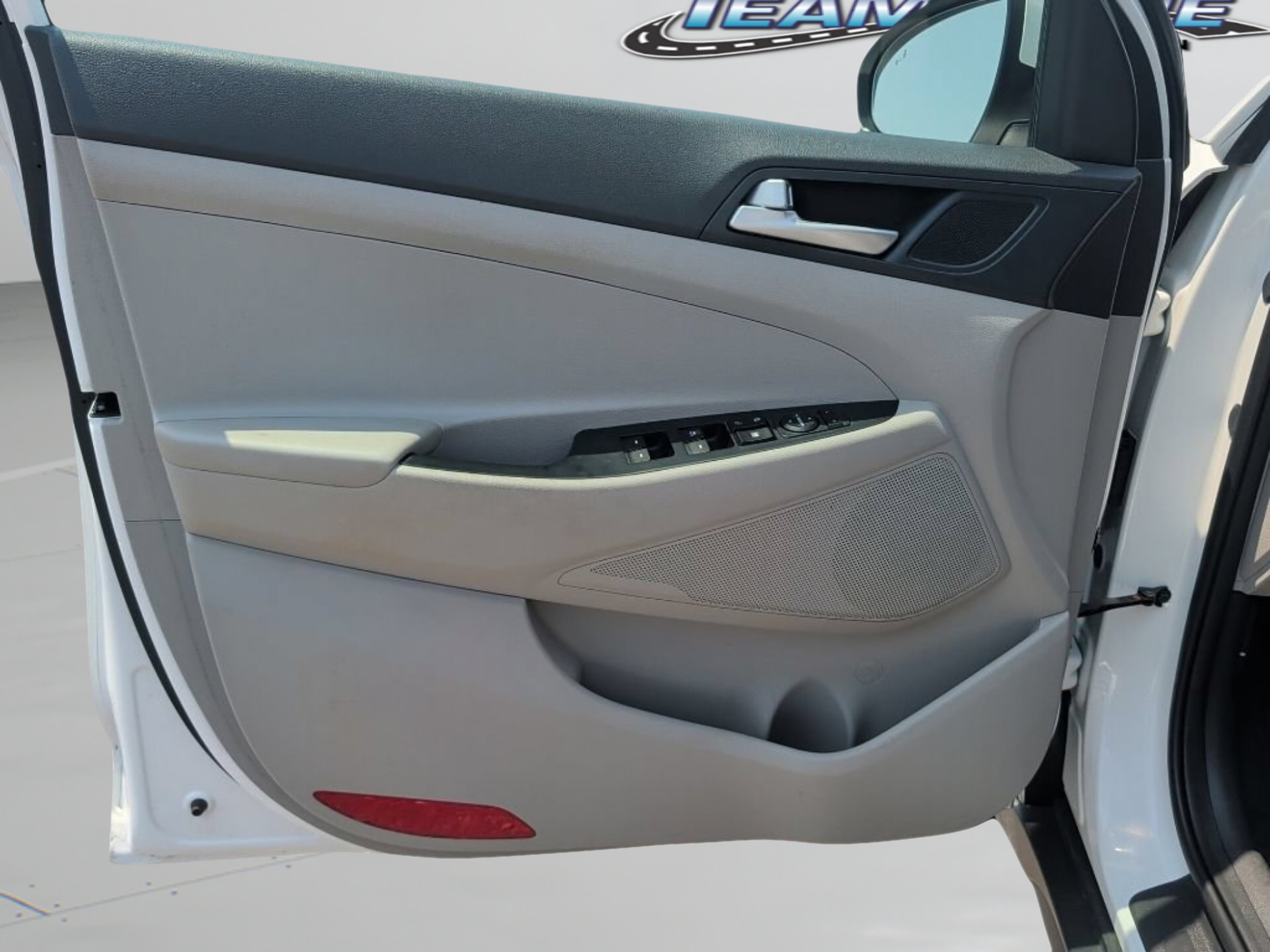 Used 2020 Winter White Hyundai Value image 17