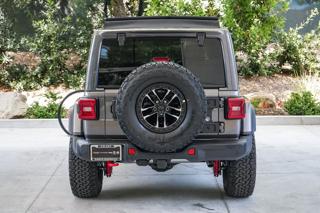 New 2026 Granite Crystal Metallic Clear-Coat Exterior Paint Jeep Rubicon X image 5