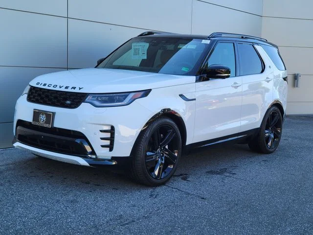 2025 Land Rover Discovery P300 Dynamic SE's photo