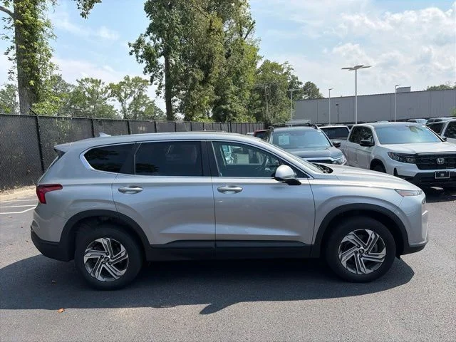 Used 2023 Shimmering Silver Pearl Hyundai SE image 4